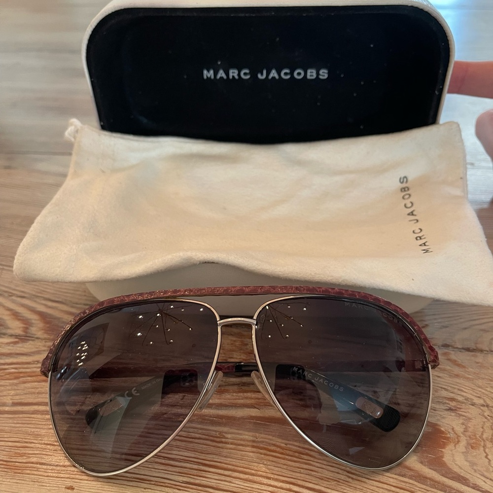 Marc Jacobs Sunglasses: gunmetal lenses/frame + brown lining